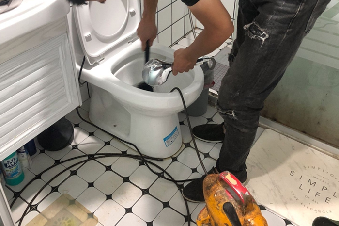 洱源马桶堵塞自己疏通还是找师傅?专业上门服务让你省时更省心